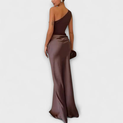 Levana – Ein-Schulter Faltenkleid