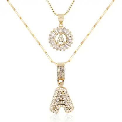 Set von Pavé Buchstaben-Anhängern | Gold